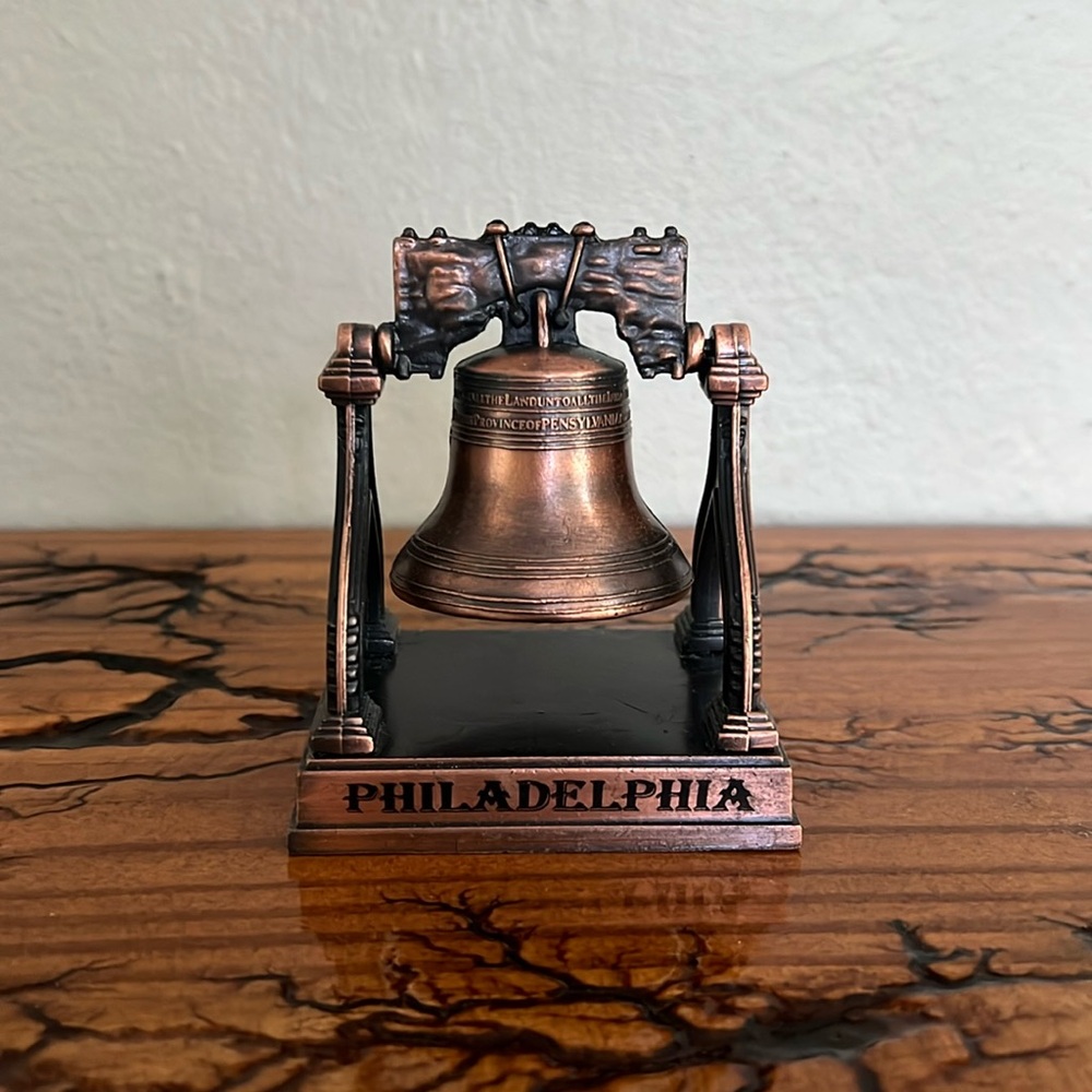 Philadelphia Liberty Bell Miniature Statue - NWOT